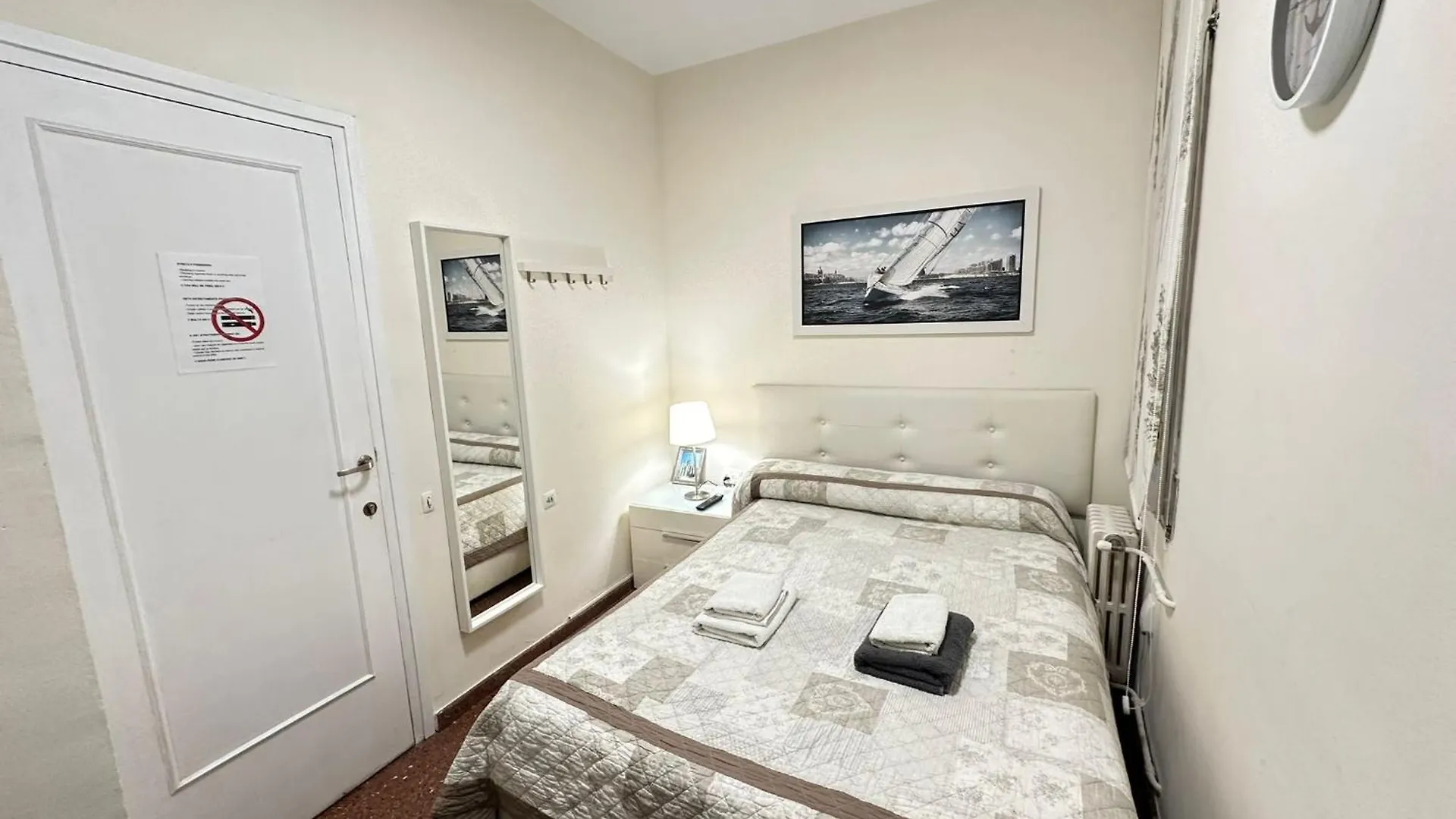 Habitaciones Viladomat Barcelona 0*,