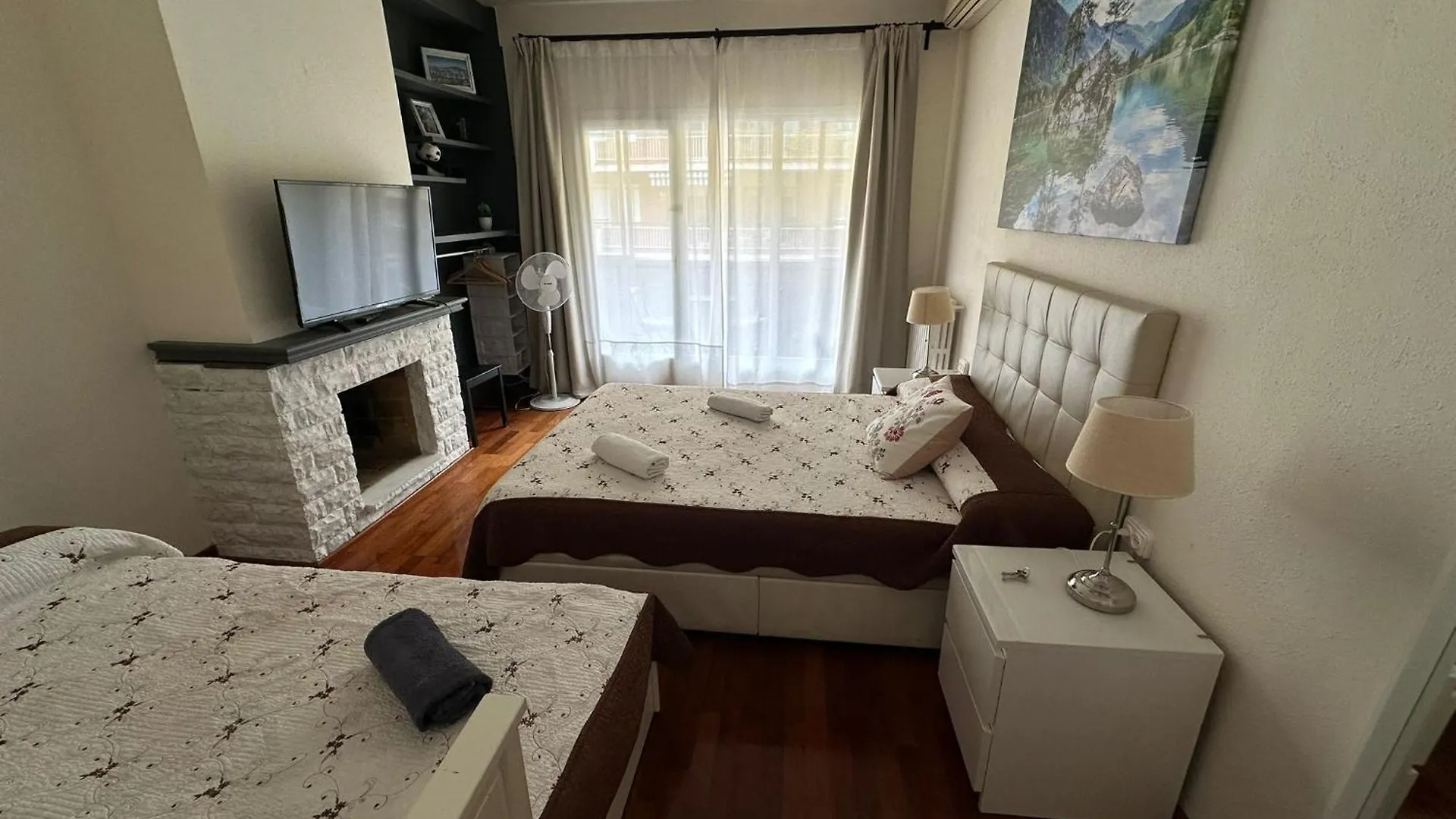 Habitaciones Viladomat contacts